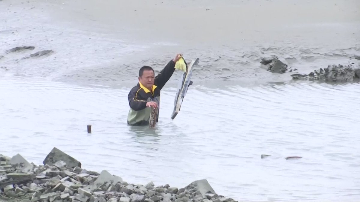 Missing air force pilot Captain Chen Yi went down with an F-16V fighter jet off Taiwan's west coast on Tuesday. Though debris from the aircraft has been found, the search for the aircraft's pilot is still ongoing. Friends and family hope for his safe return