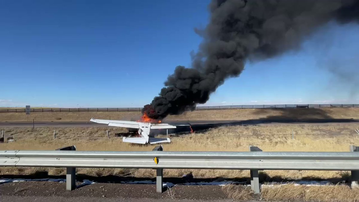 *Plane Crash* SMFR and @dcsheriff on scene of a plane crash in the median on E-470 between Peoria and Jamaica. 2 occupants were on board and safely exited. Paramedics are evaluating them for minor injuries