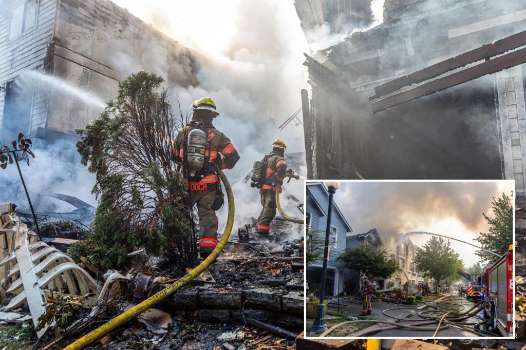 3 dead after small plane crashes into row of townhouses in Oregon