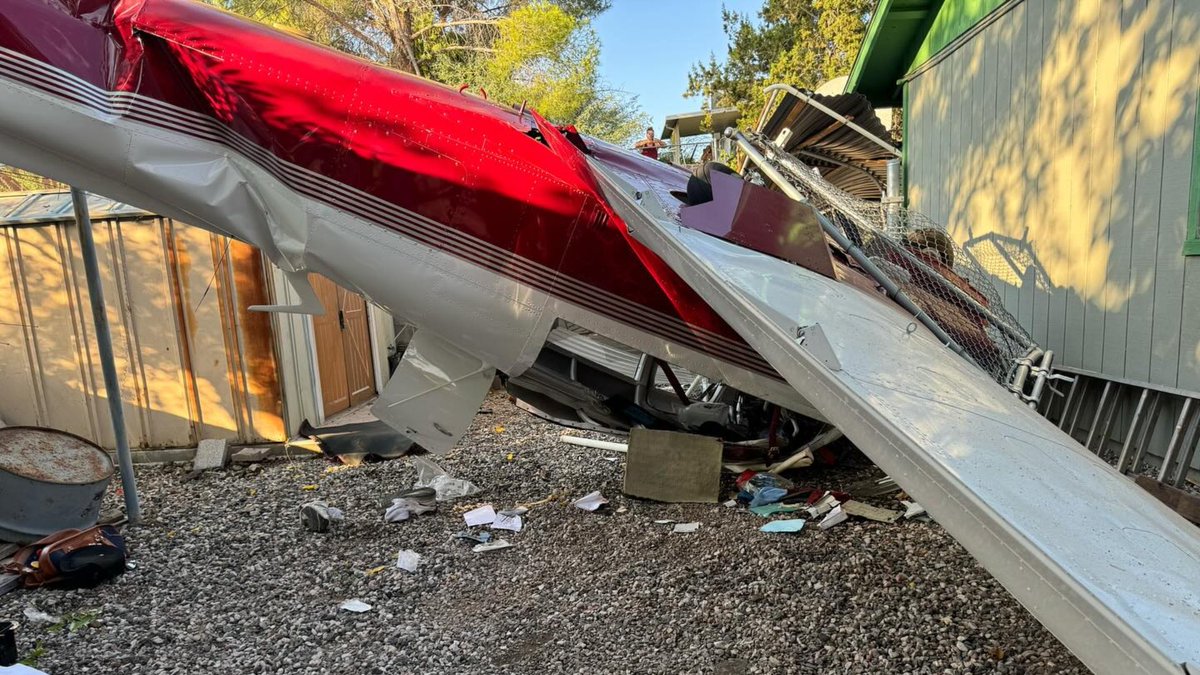 Plane crashes into home near Cottonwood