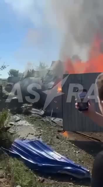 A light aircraft crashed on the territory of a private home in the Derbyshki district of Kazan, local residents report