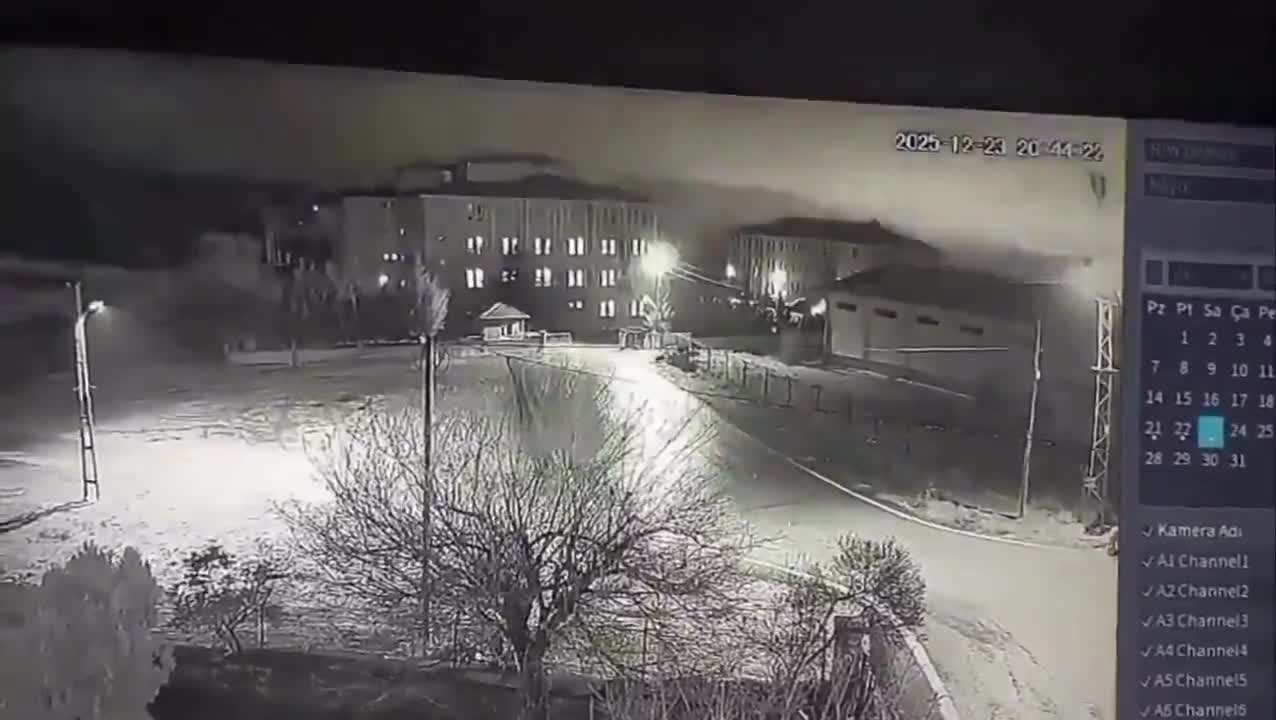 Ankara'da Falcon 50 tipi iş jeti düştü. Bu akşam saat 20:10'da, kuyruk numarası 9H-DFJ olan bir Falcon 50 tipi iş jeti, Trablus'a gitmek üzere Ankara Esenboğan Havalimanı'ndan kalktı. Uçakla iletişim saat 20:52'de kesildi. Haymana yakınlarında uçaktan acil iniş bildirimi alındı; ancak o zamandan beri başka bir iletişim kurulamadı. Uçakta, Libya Genelkurmay Başkanı General Muhammed Ali Ahmed El-Haddad da dahil olmak üzere beş yolcu bulunuyordu.