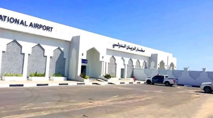 Gouverneur d'Hadramaout : – Nous appelons les forces et éléments du STC à évacuer immédiatement l'aéroport d'Al-Rayyan à Mukalla. – Si le STC ne se conforme pas à cet ordre et ne se retire pas de l'aéroport, nous demanderons à la Coalition de le cibler.