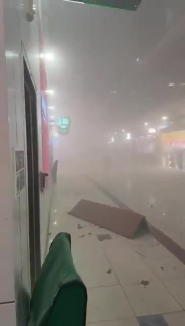 Según informes, el aeropuerto de Dubai fue alcanzado en el último ataque iraní contra los Emiratos Árabes Unidos.